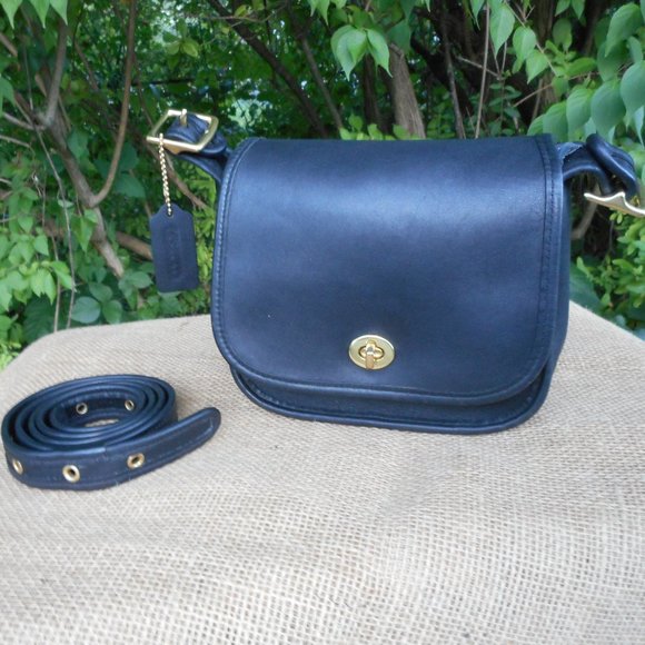 Vintage Coach Legacy Small Flap 9965, Dominican Republic, GUC in Black - Picture 1 of 8